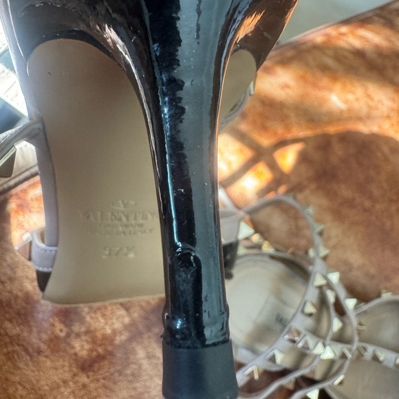 Authentic leather two color, Valentino stud low heel - Picture 10 of 10